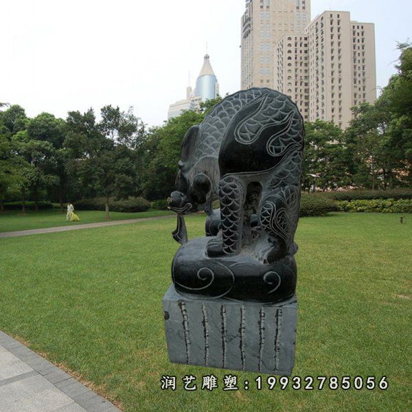 吸水兽公园动物石雕