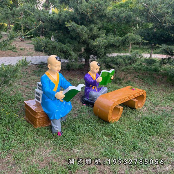 学校玻璃钢看书人物雕塑