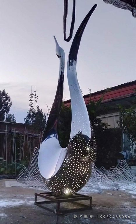 广场不锈钢翅膀景观雕塑