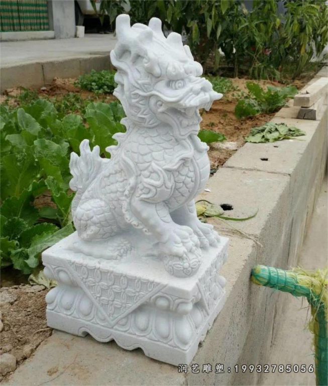 小区汉白玉麒麟动物石雕