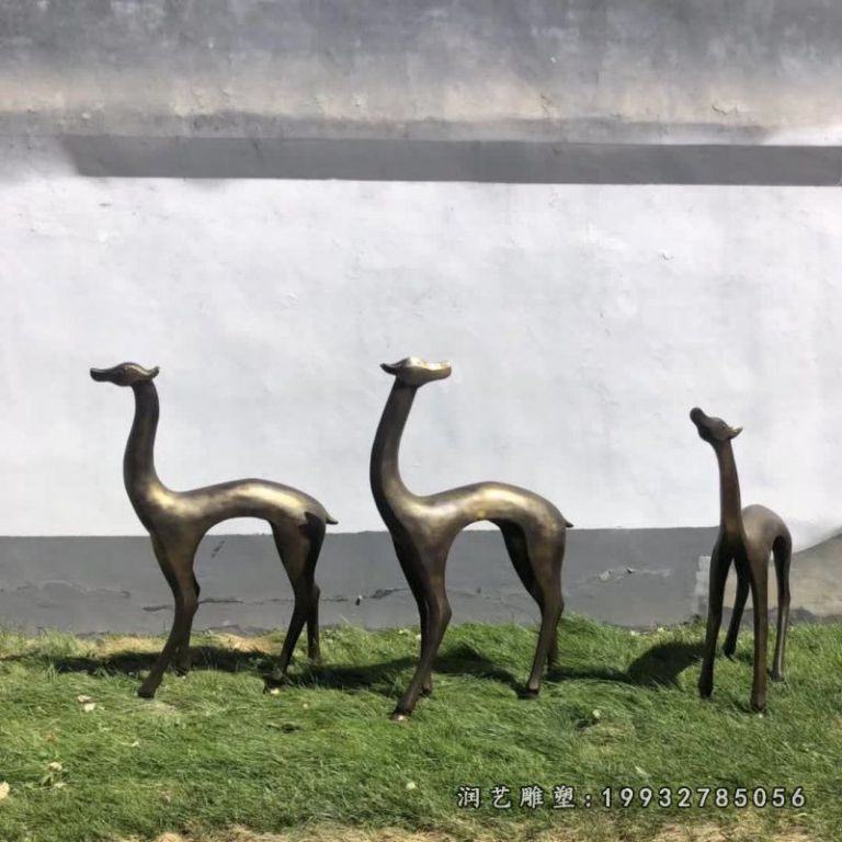 城市街道动物鹿铜雕