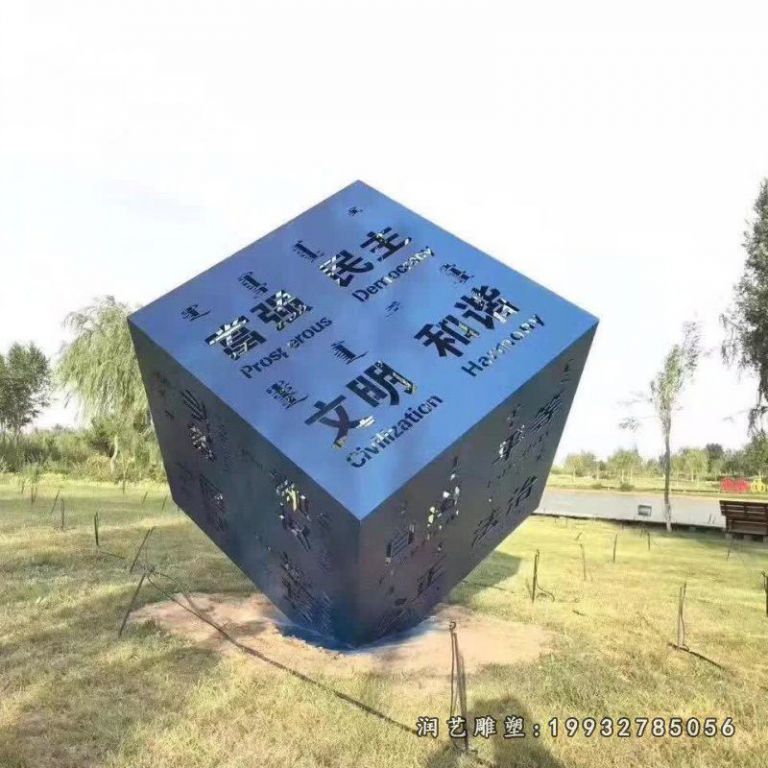 公寓不锈钢魔方景观雕塑